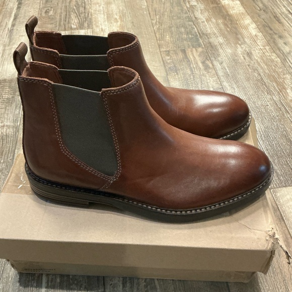 Clark’s Men's Brown Leather Chelsea Boots Size 8 - Picture 2 of 16